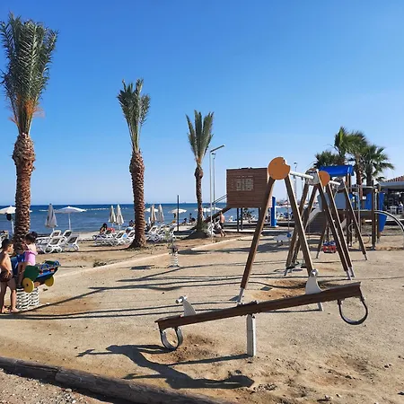 Large Studio 300m From The Beach Apartmán