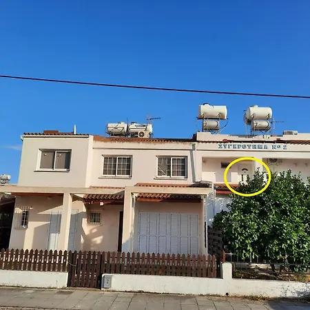 Large Studio 300m From The Beach