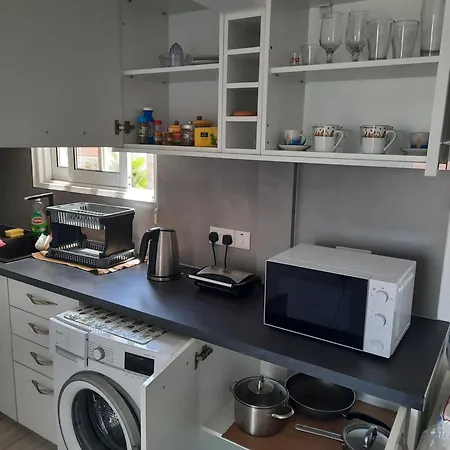 Large Studio 300m From The Beach * Larnaca